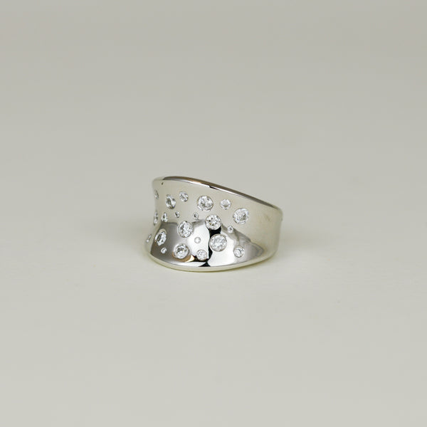 18ct White Gold 0.79ct Diamond Saddle Ring