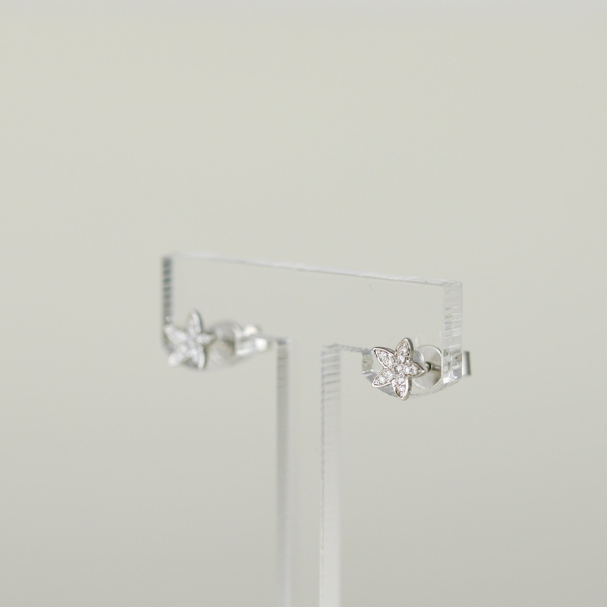 18ct White Gold 0.06ct Round Brilliant Diamond Floral Mini Stud Earrings