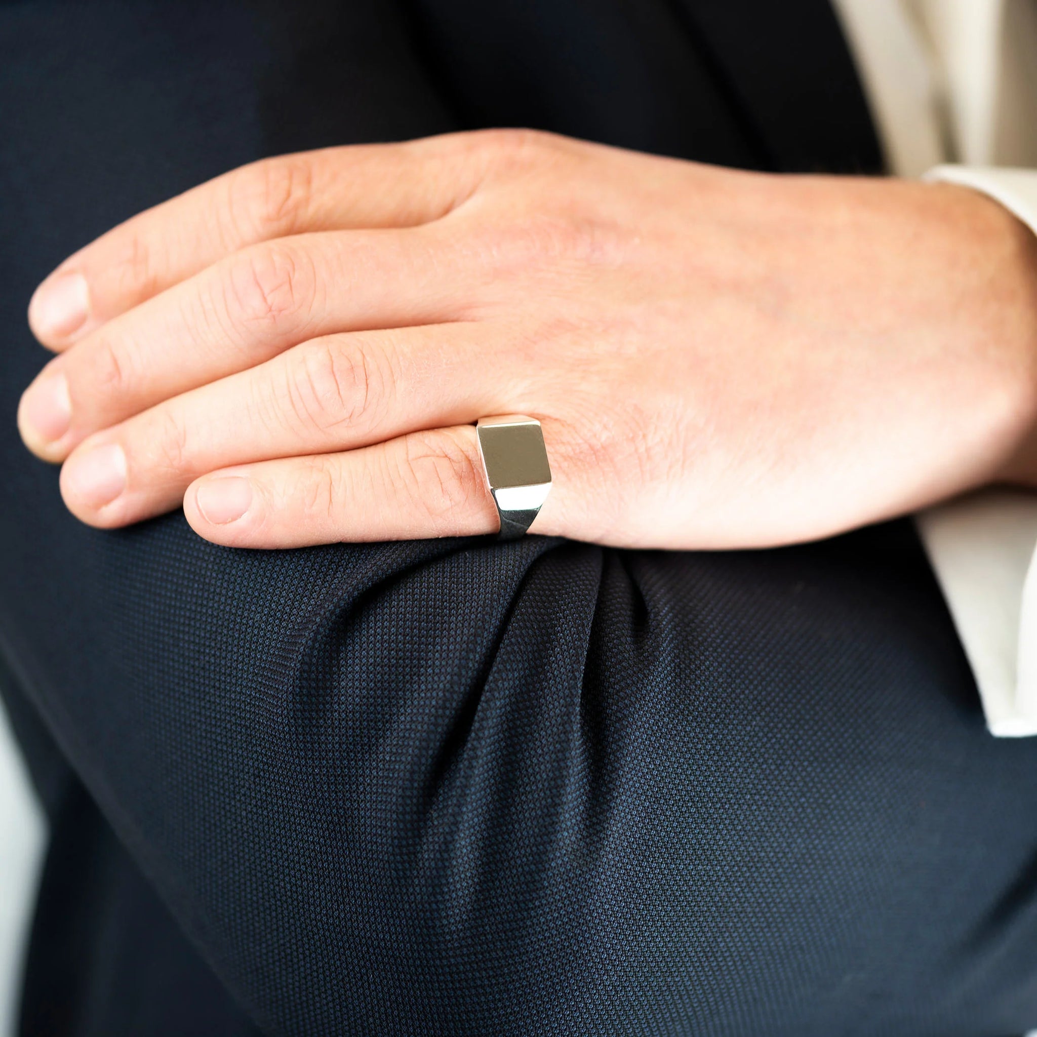 Why a Mens Platinum Signet Ring is the Ideal Present for the Man in Your Life