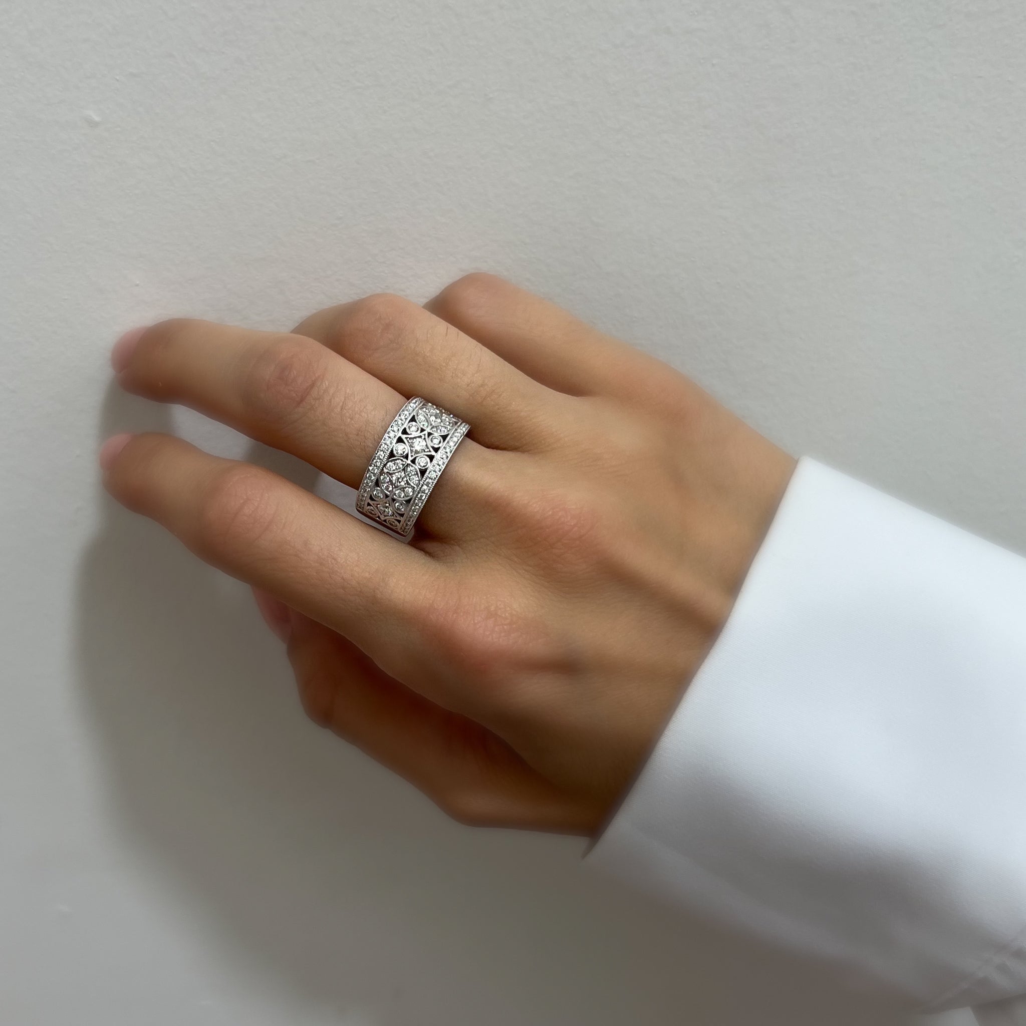 White Gold 18ct Round Brilliant Diamond 0.71ct Dress Ring White Gold 18ct Round Brilliant Diamond 0.71ct Dress Ring