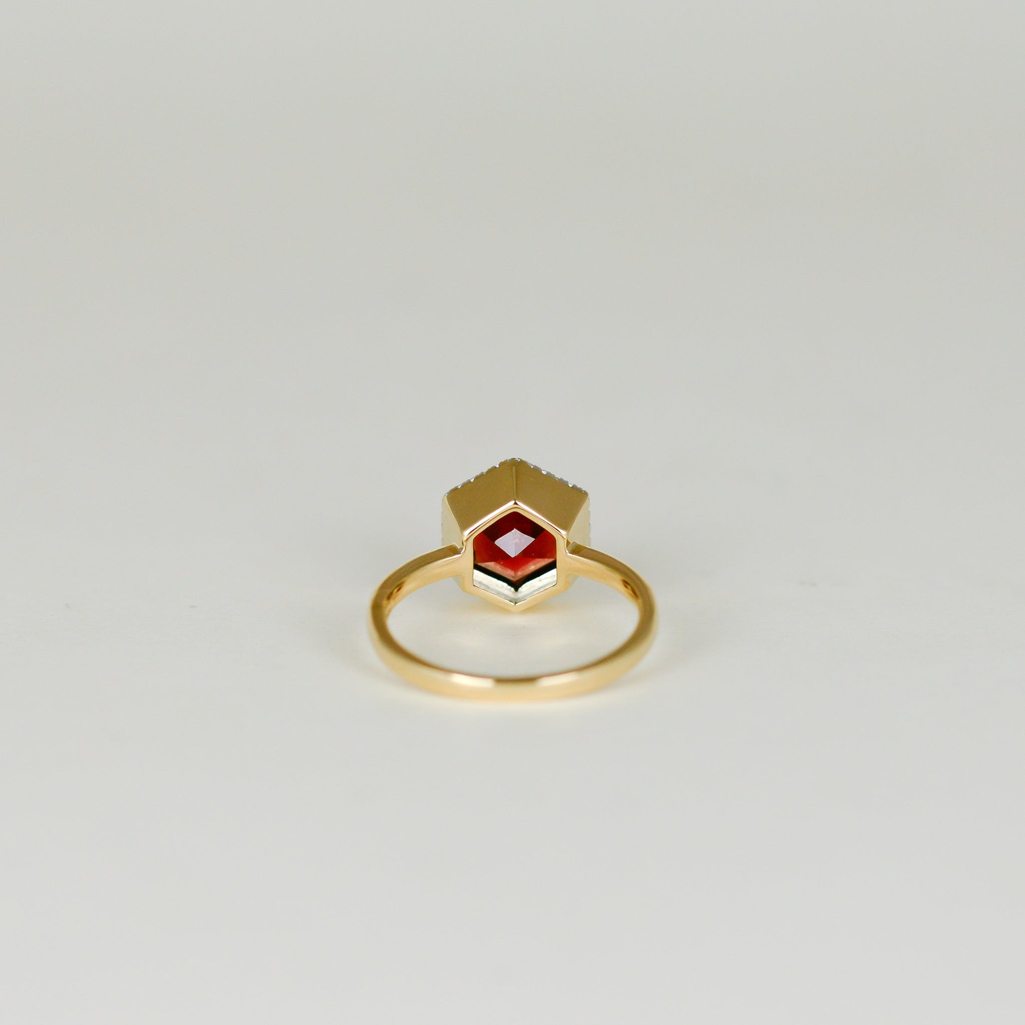 9ct Yellow Gold 2.51ct Hexagon Garnet and Diamond Dress Ring