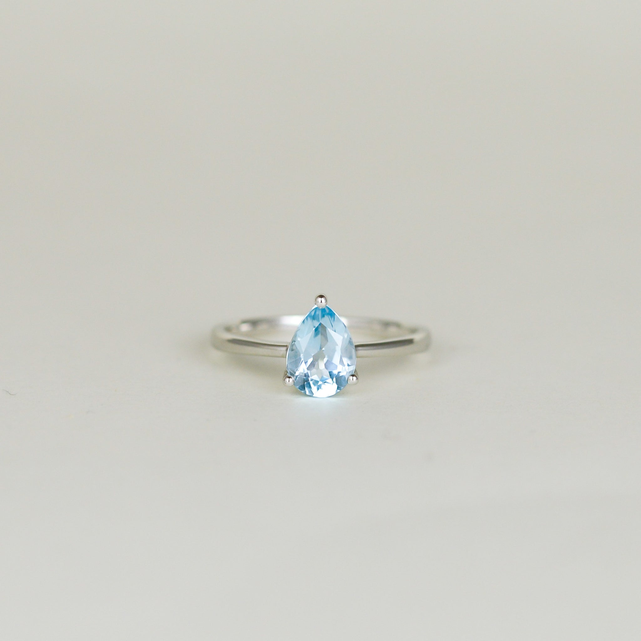 9ct White Gold 1.24ct Pear Blue Topaz Ring