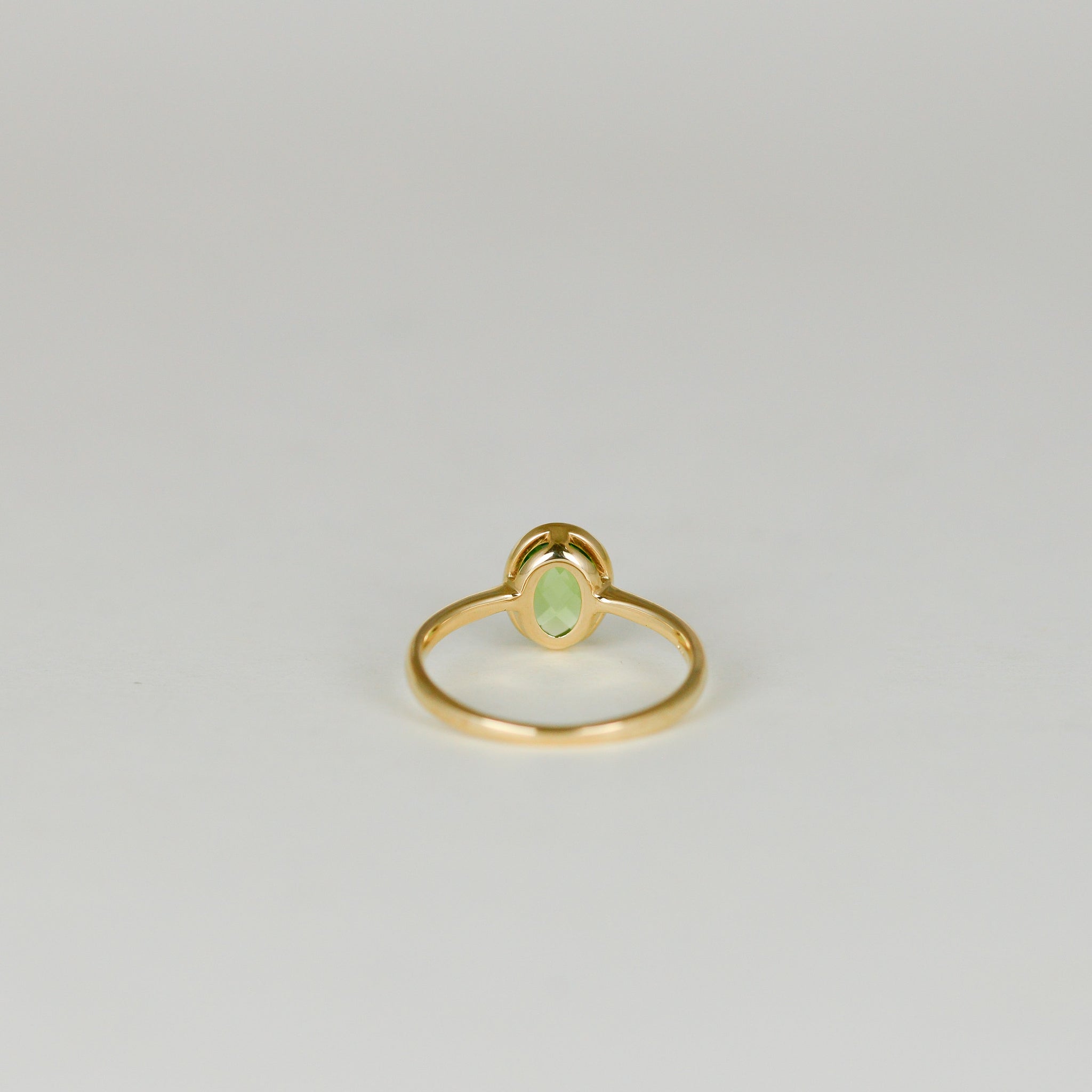 9ct Yellow Gold 1.28ct Oval Checkerboard Peridot Ring