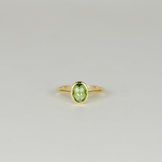 9ct Yellow Gold 1.28ct Oval Checkerboard Peridot Ring