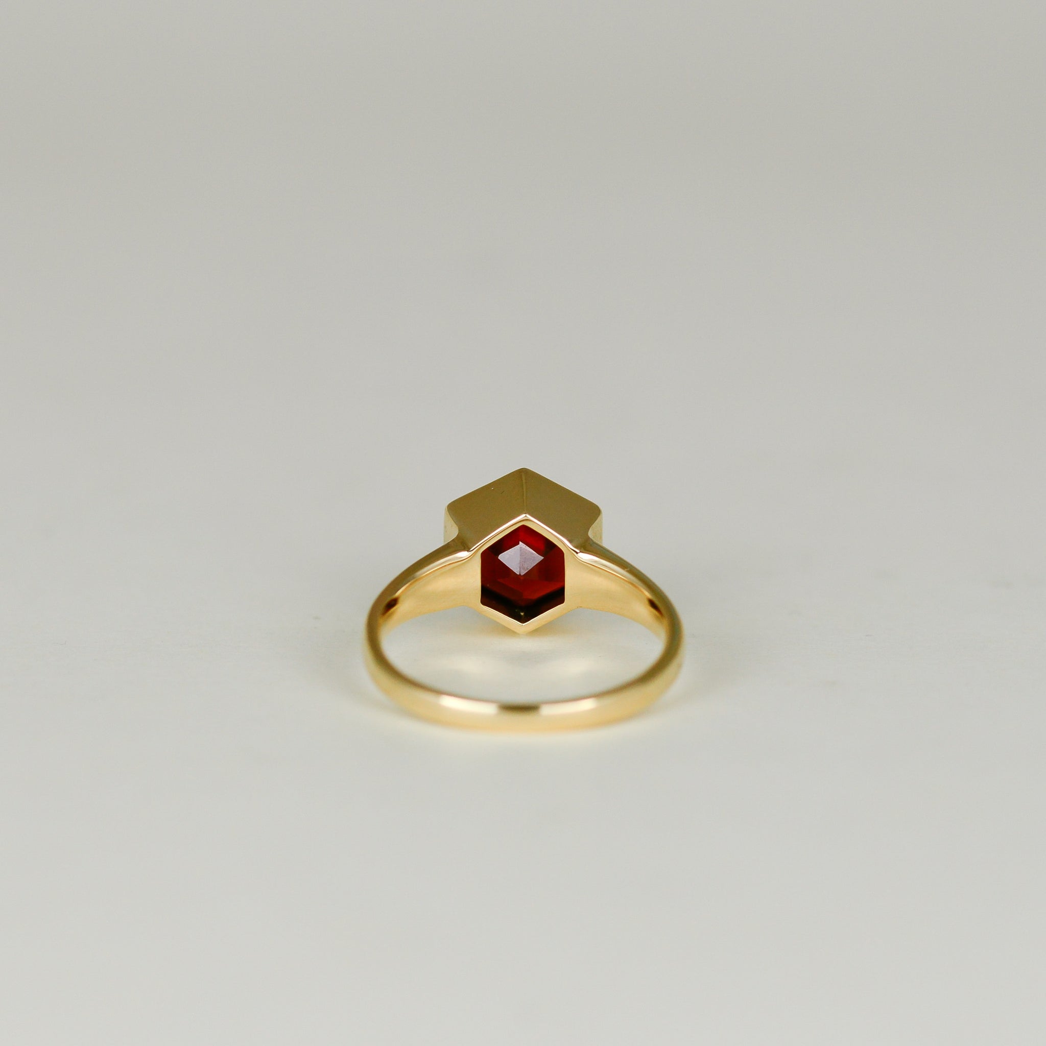 9ct Yellow Gold 3.01ct Hexagonal Garnet Ring