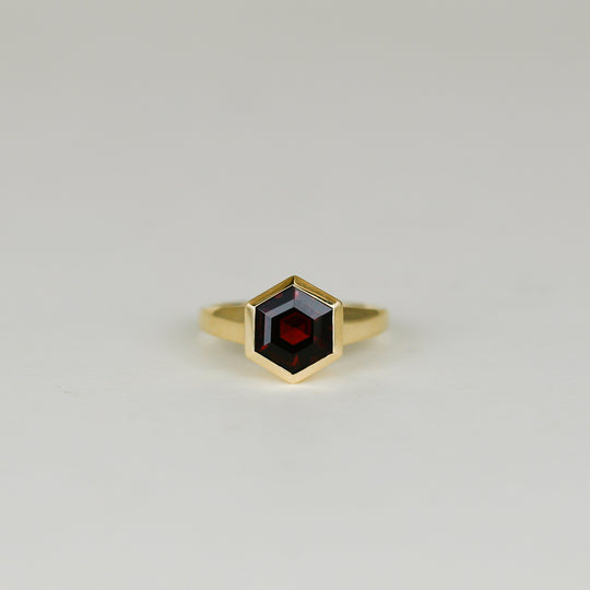 9ct Yellow Gold 3.01ct Hexagonal Garnet Ring