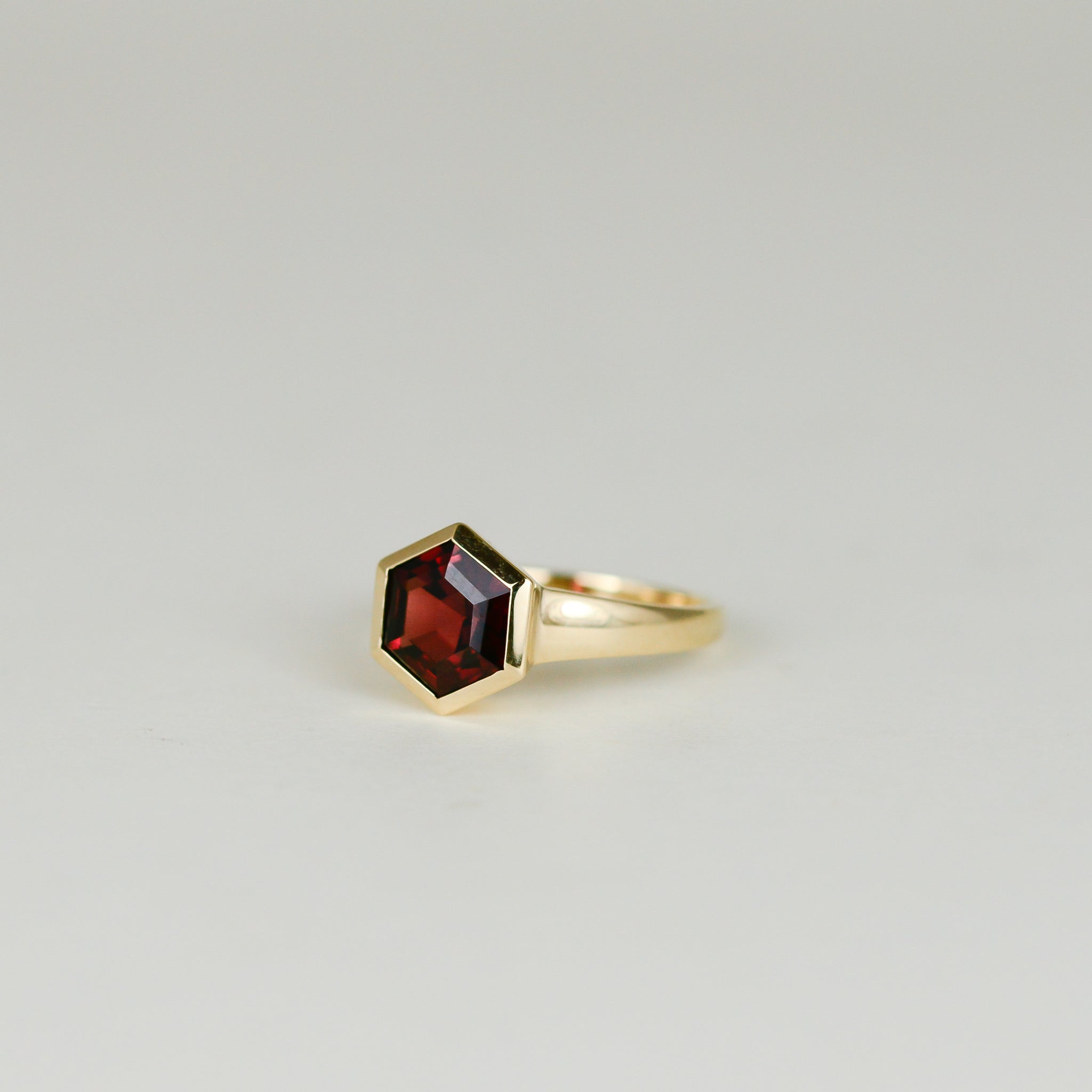 9ct Yellow Gold 3.01ct Hexagonal Garnet Ring