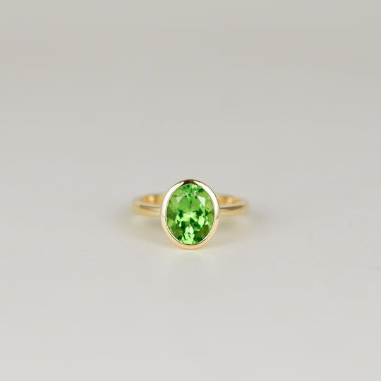 9ct Yellow Gold 2.64ct Oval Peridot Ring