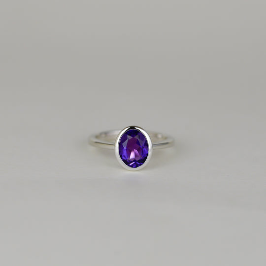 9ct White Gold 1.80ct Oval Amethyst Ring