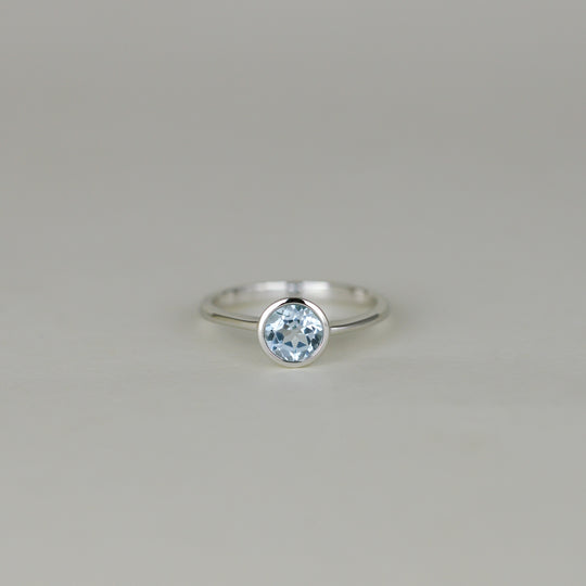 9ct White Gold 1.04ct Round Blue Topaz Ring