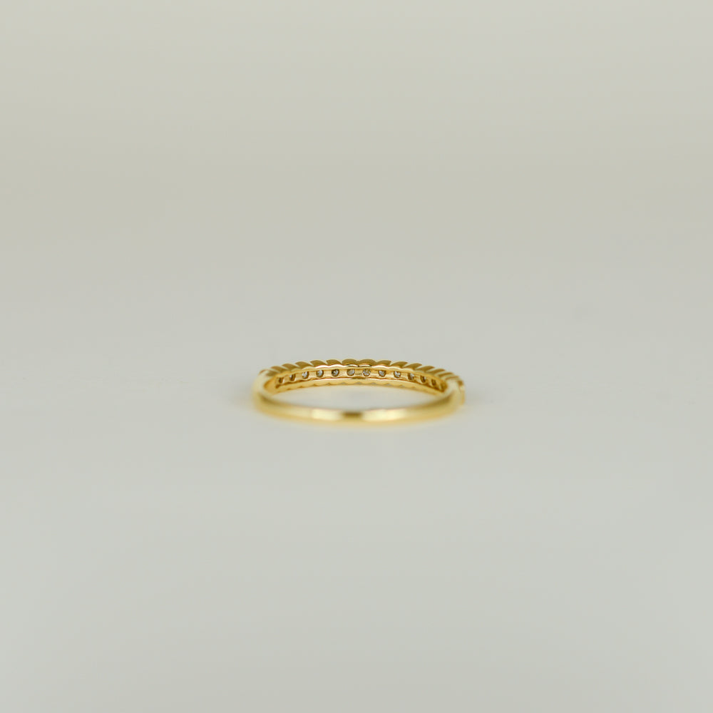 18ct Yellow Gold 0.30ct Round Diamond Scalloped-Edge Half Eternity Ring