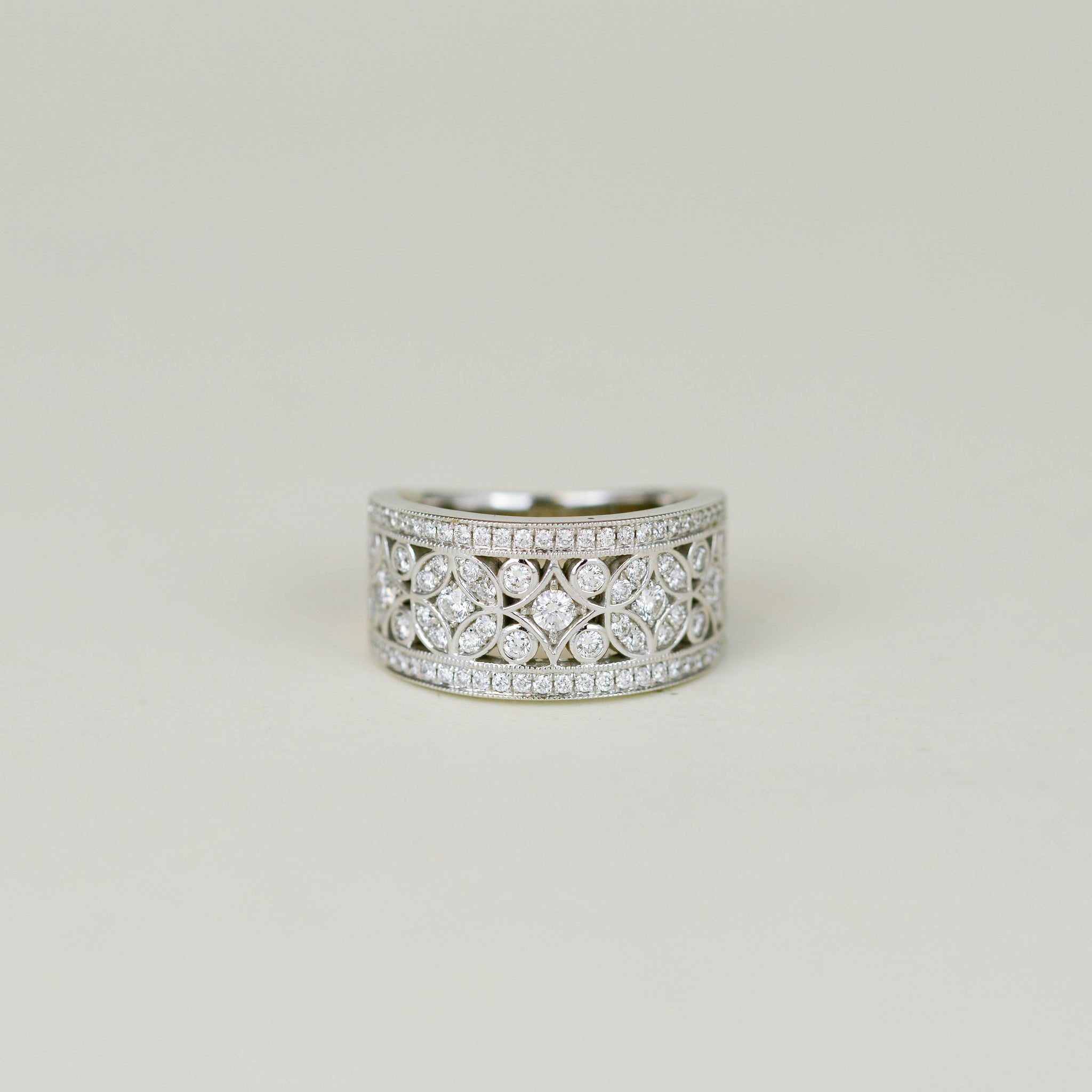 White Gold 18ct Round Brilliant Diamond 0.71ct Dress Ring White Gold 18ct Round Brilliant Diamond 0.71ct Dress Ring