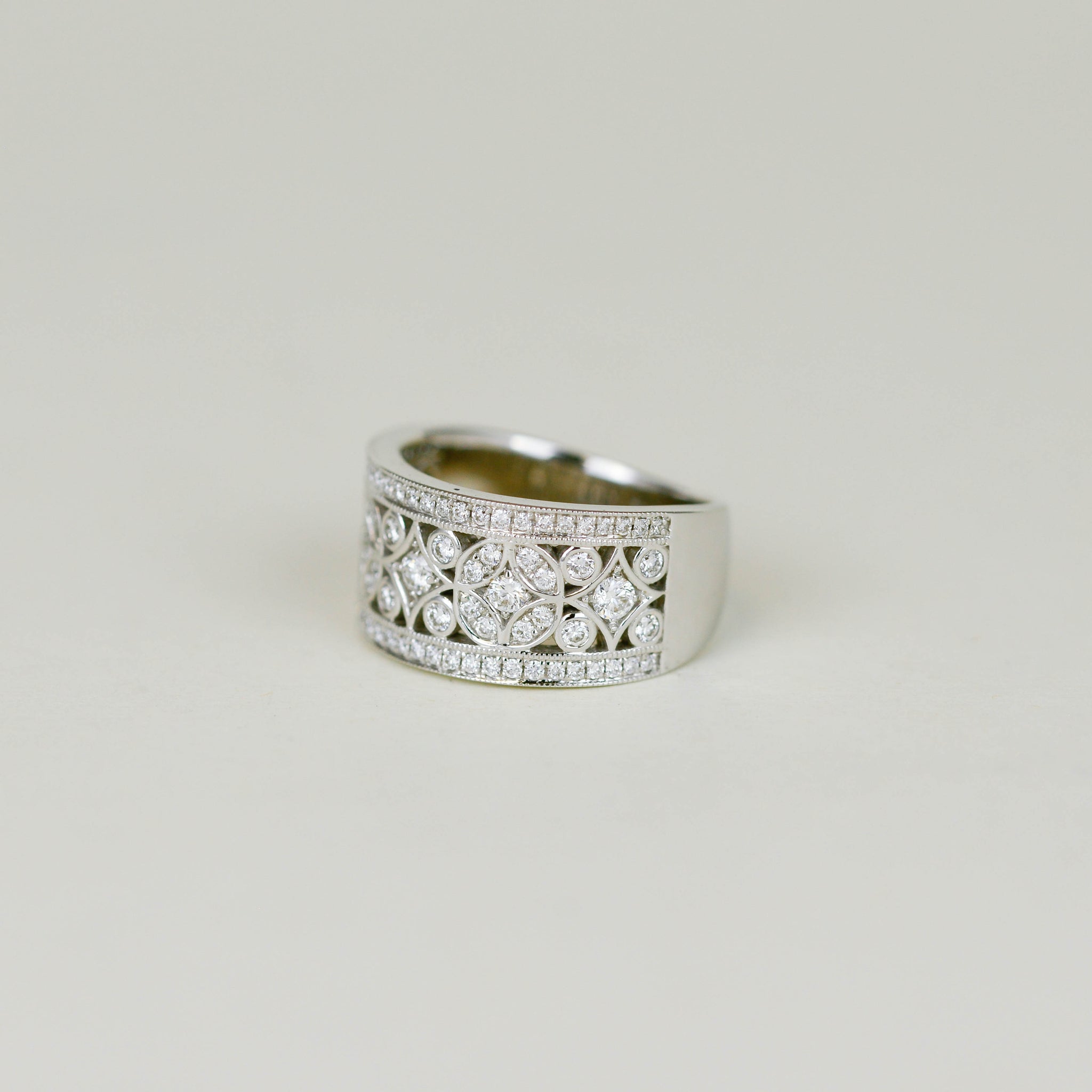 18ct White Gold 0.71ct Round Brilliant Diamond Dress Ring