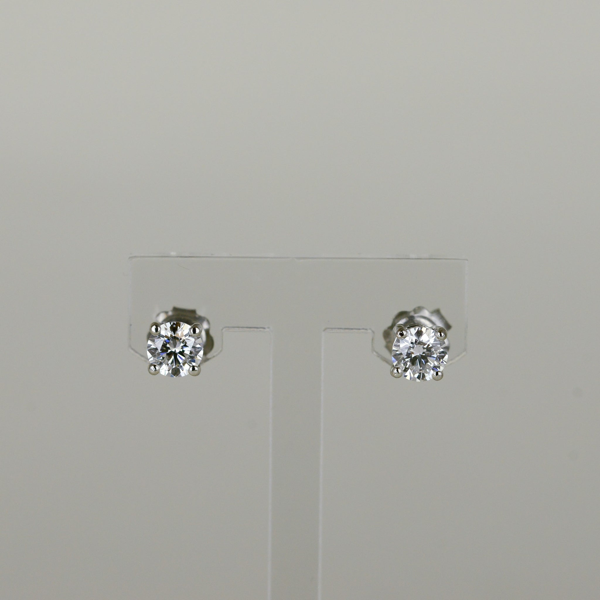 Platinum 1.40ct Classic Round Brilliant Cut Diamond Stud Earrings