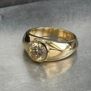<br><h3>A statement men's diamond signet ring</h3><br>
Repurposing a sentimental diamond into a statement
signet ring