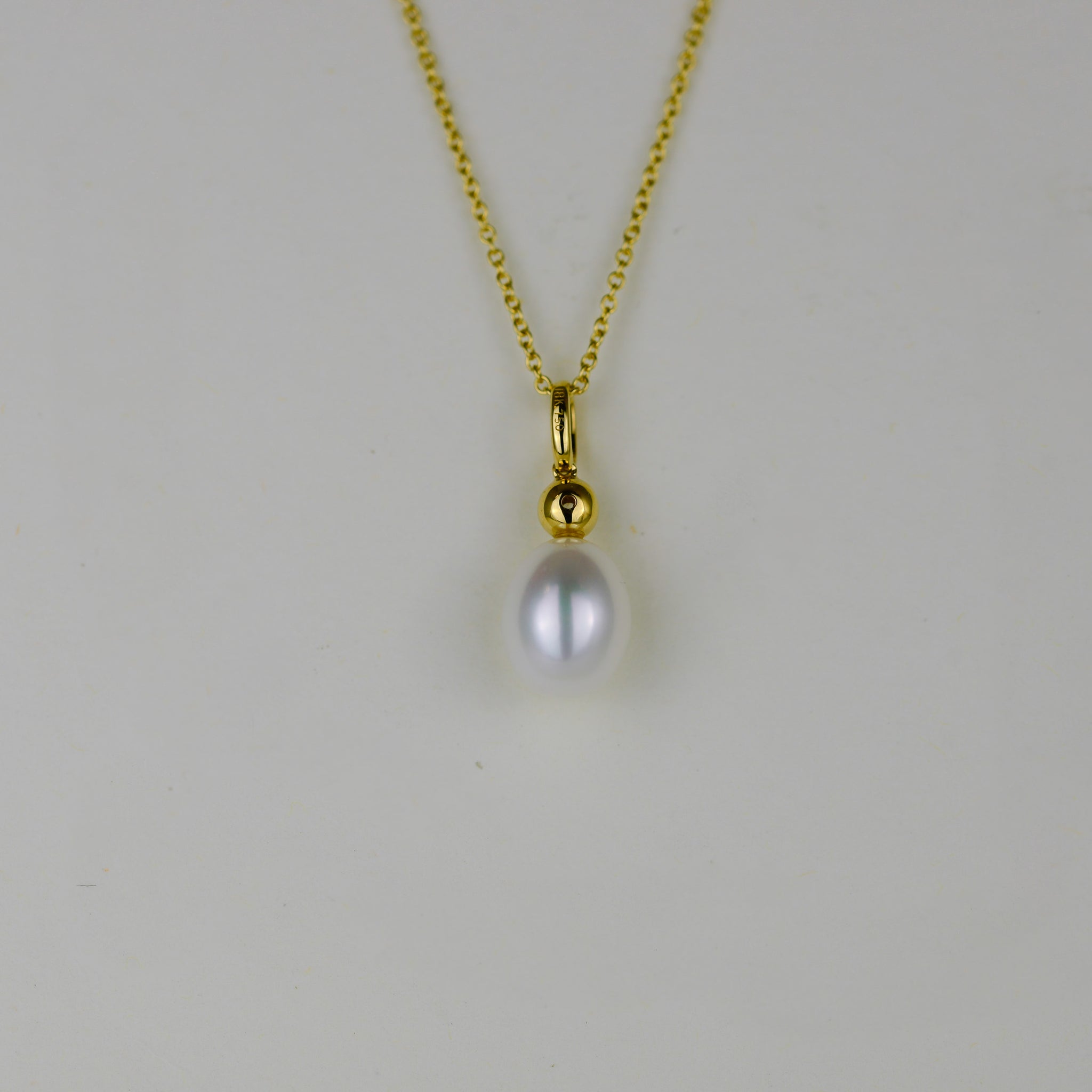 18ct Yellow Gold Freshwater Pearl and Diamond Pendant