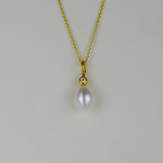 18ct Yellow Gold Freshwater Pearl and Diamond Pendant