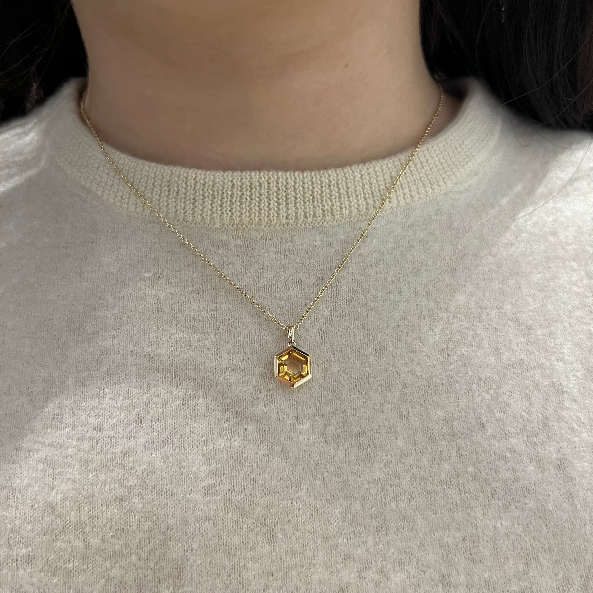 9ct Yellow Gold 2.09ct Hexagonal Cut Citrine Pendant