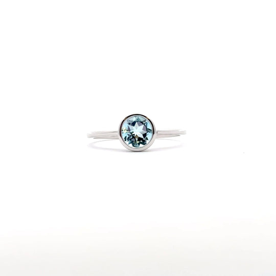 9ct White Gold 1.02ct Round Blue Topaz Ring