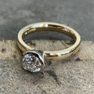 Rub-Set Diamond Solitaire