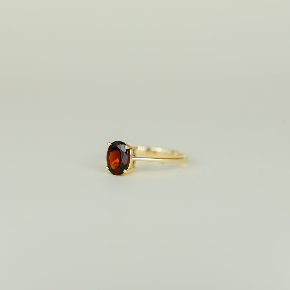 9ct Yellow Gold 1.54ct Oval Garnet Ring