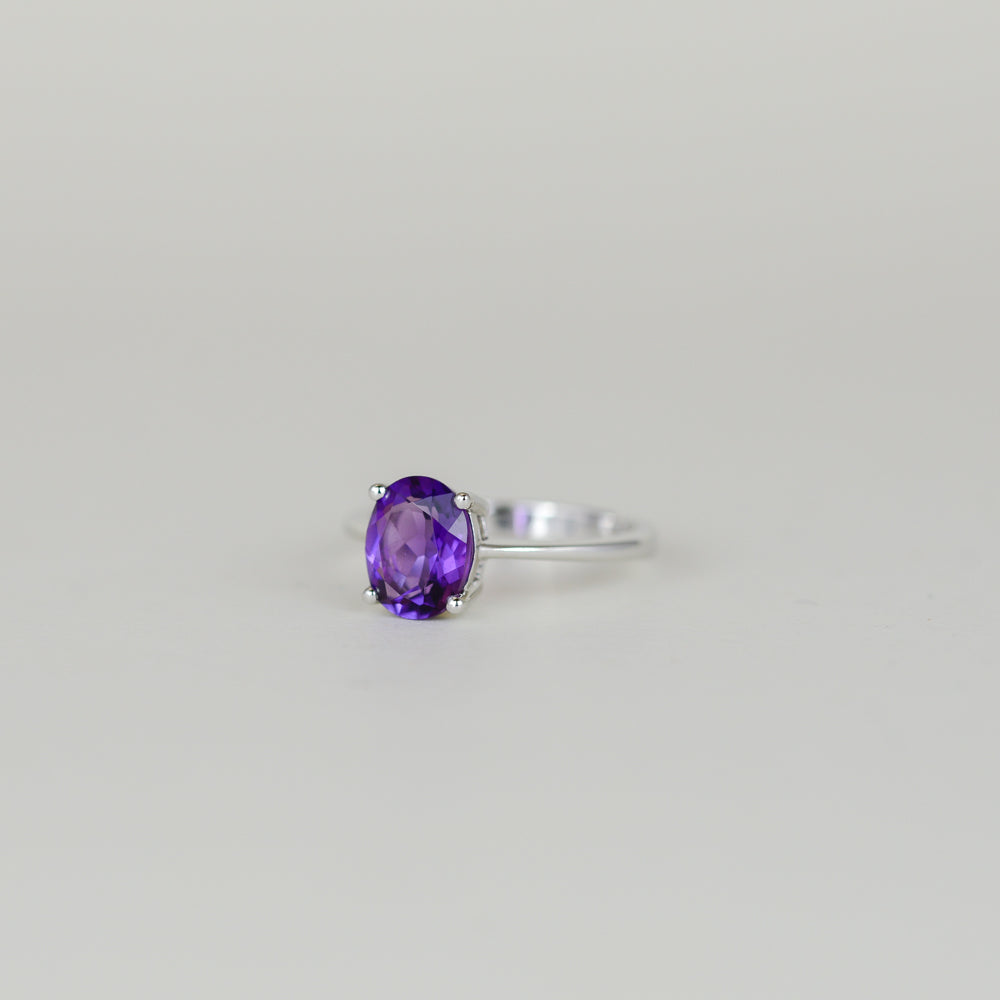 9ct White Gold 1.62ct Oval Amethyst Ring