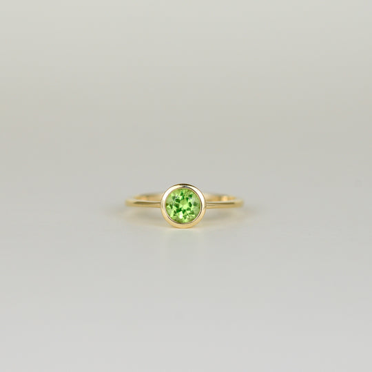 9ct Yellow Gold 0.86ct Round Rub-Set Peridot Ring
