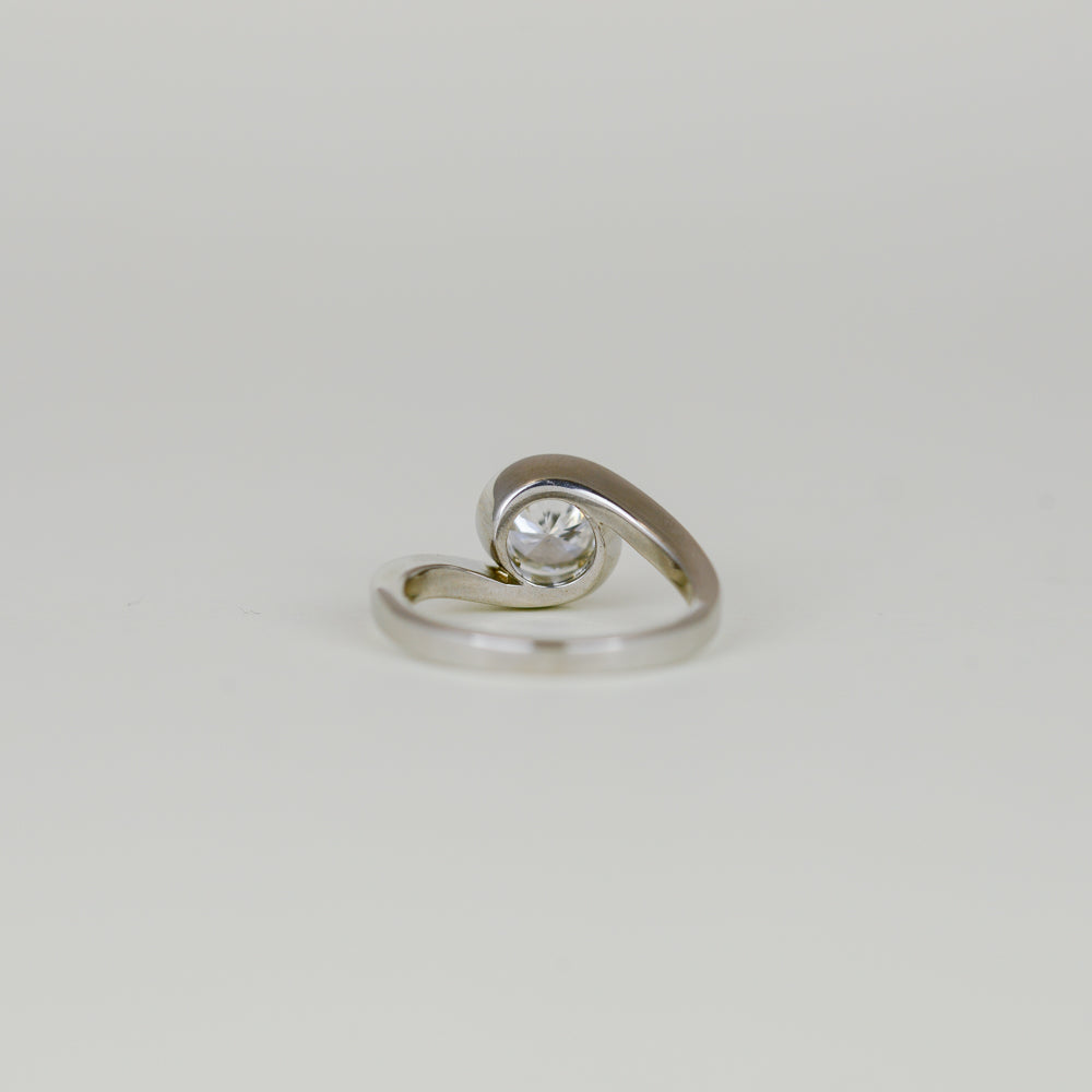 18ct White Gold 1.08ct Brilliant Cut Diamond Solitaire Twist Ring