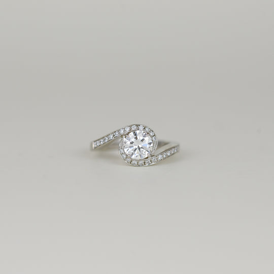 18ct White Gold 1.08ct Brilliant Cut Diamond Solitaire Twist Ring