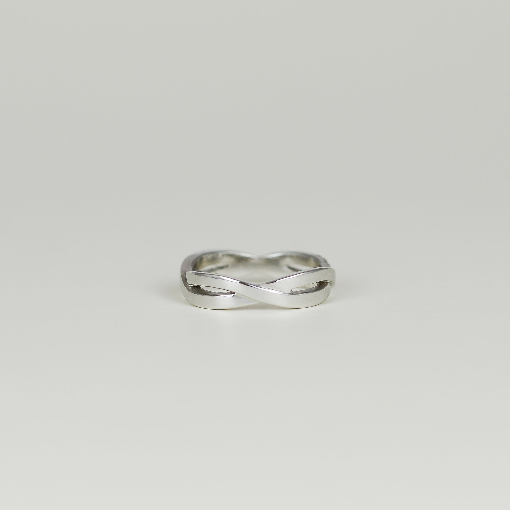 18ct White Gold 0.21ct Diamond Twisted Half Eternity Ring
