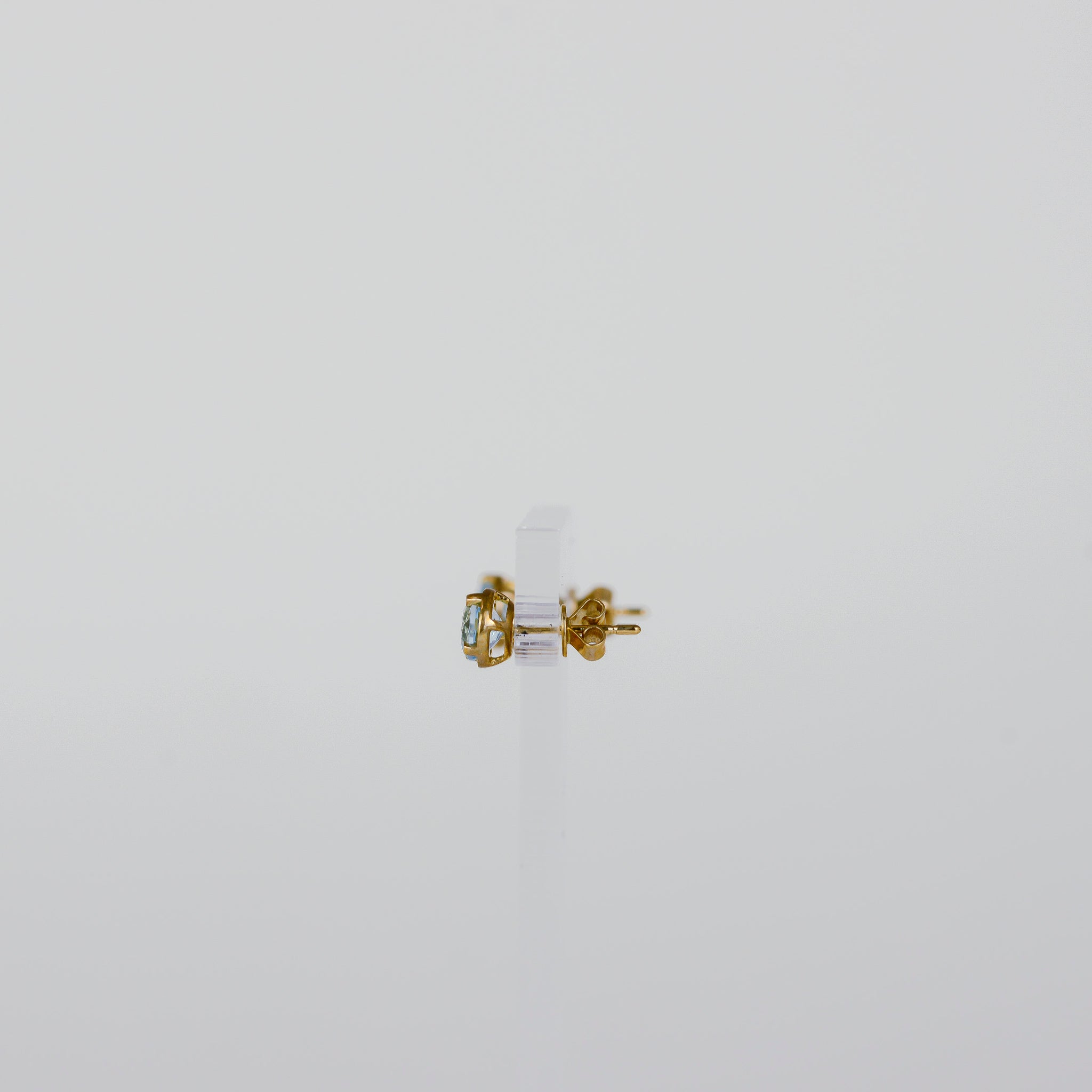 9ct Yellow Gold 1.71ct Round Blue Topaz Earrings