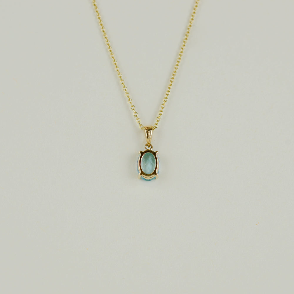 9ct Yellow Gold 1.54ct Oval Blue Topaz Pendant
