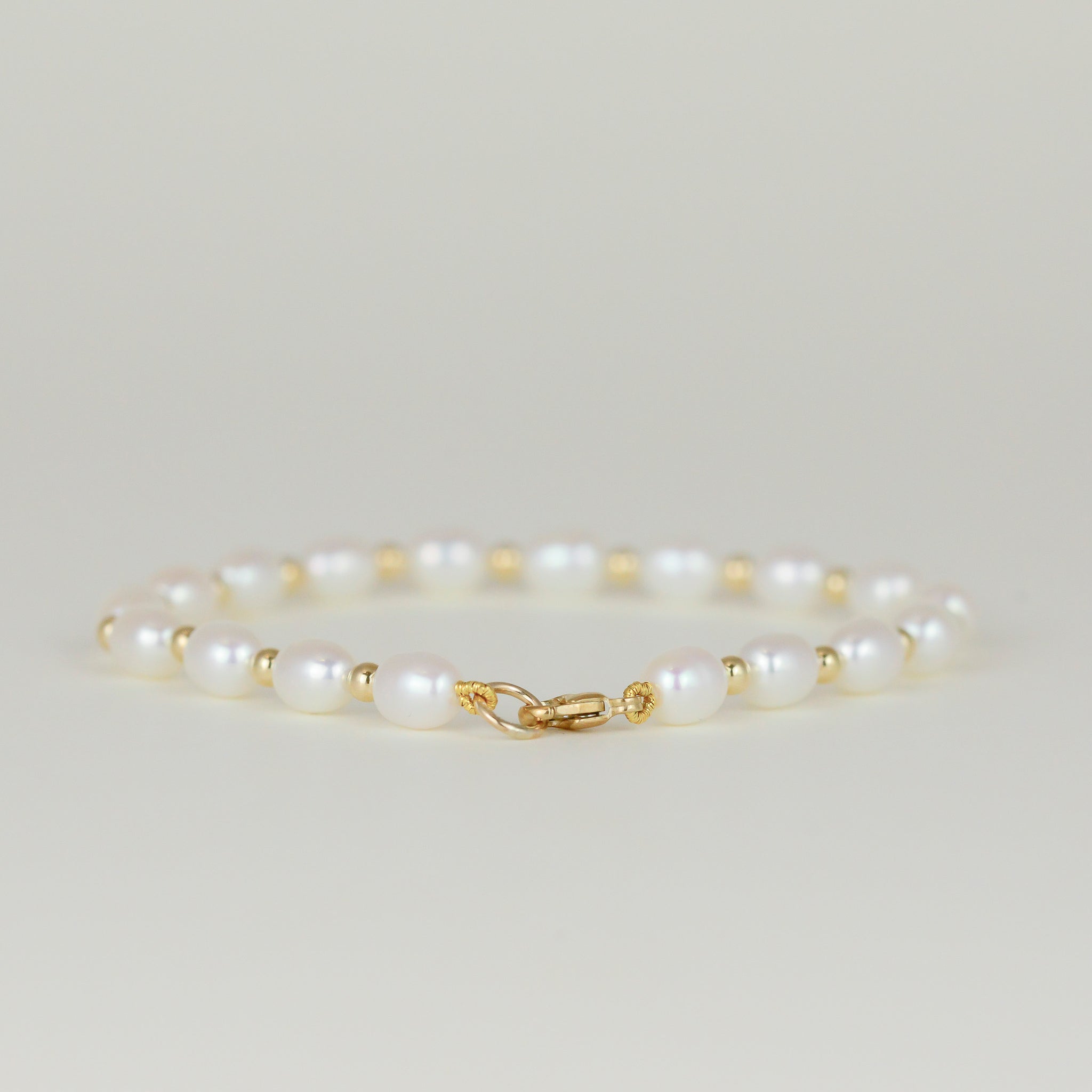 9ct Yellow Gold Freshwater Pearl and Gold Bead Bracelet