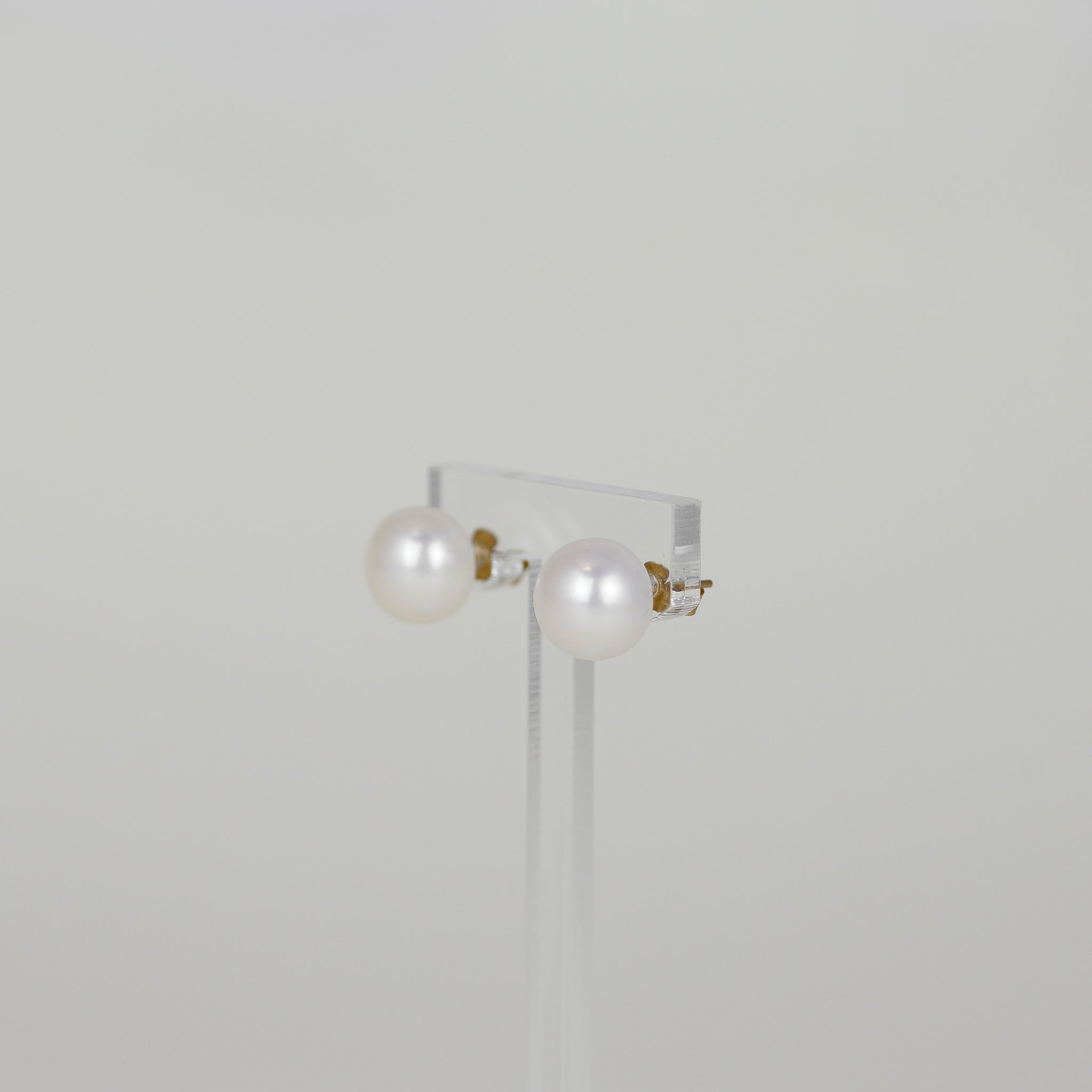 9ct Yellow Gold 11mm Freshwater Pearl Stud Earrings