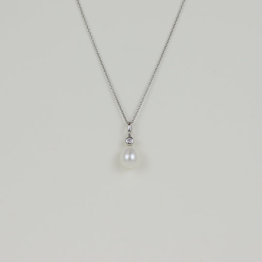 18ct White Gold Freshwater Pearl and Diamond Pendant