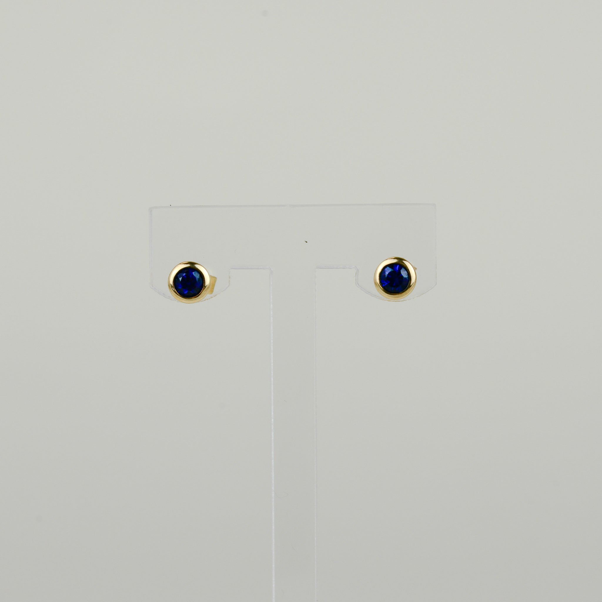9ct Yellow Gold 0.31ct Round Sapphire Stud Earrings
