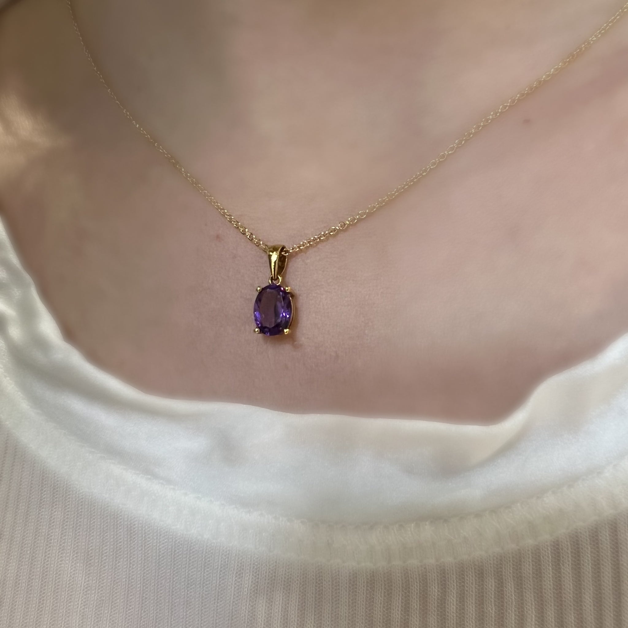 18ct Yellow Gold 1.14ct Oval Amethyst Pendant