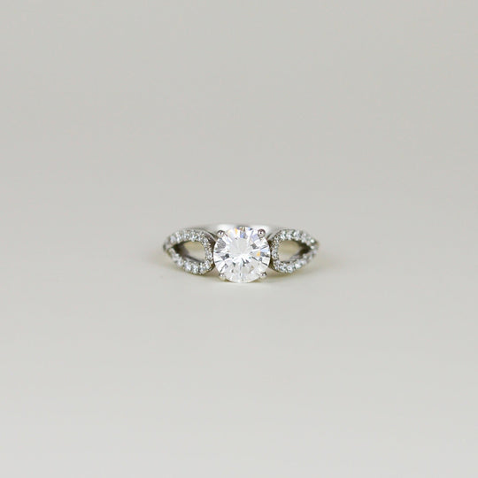 Platinum 1.48ct Round Brilliant Diamond Split Shoulder Ring